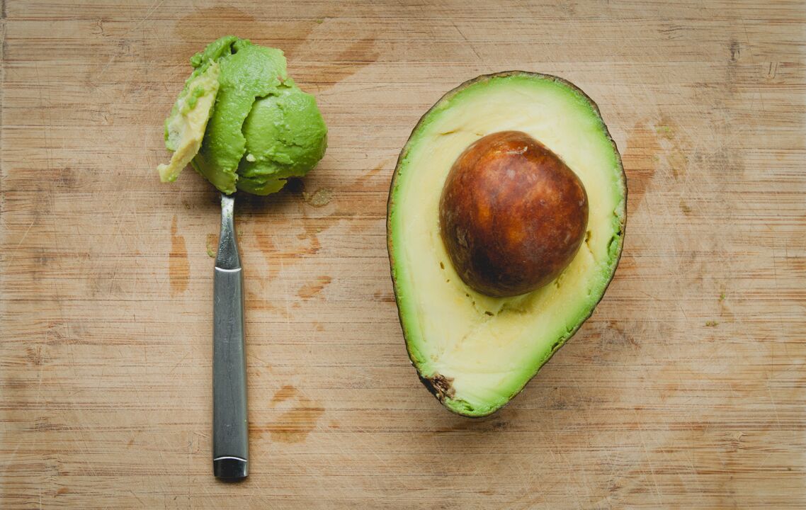 Gli avocado sono inclusi nel menu della dieta cheto a causa del loro alto contenuto di grassi vegetali e proteine. 